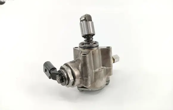 Volkswagen Golf V Fuel injection high pressure pump 03C127025T