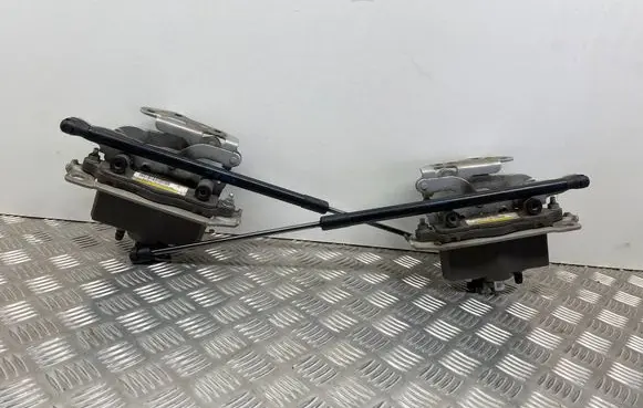 Mercedes-Benz E C207 W207 Engine bonnet/hood hinges A2129067701 A2129067801 A2048800128