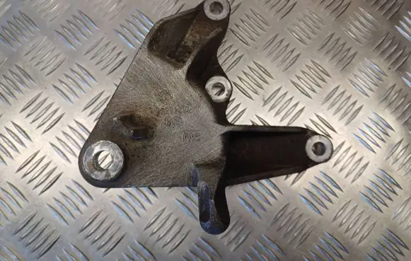 Gearbox mounting bracket