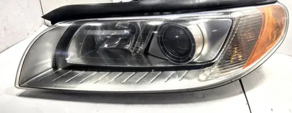 Volvo V70 Headlight/headlamp 31214347