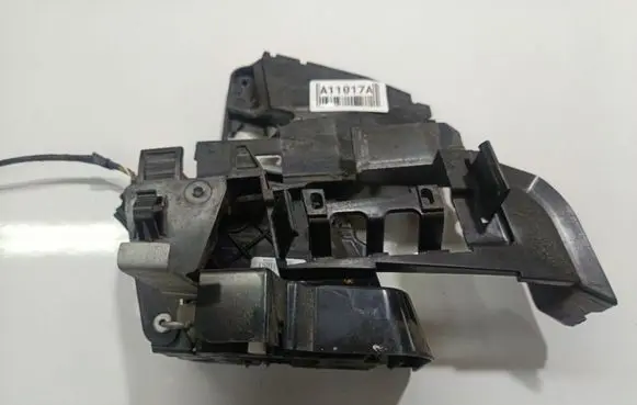 Ford Focus Front door lock 240000000