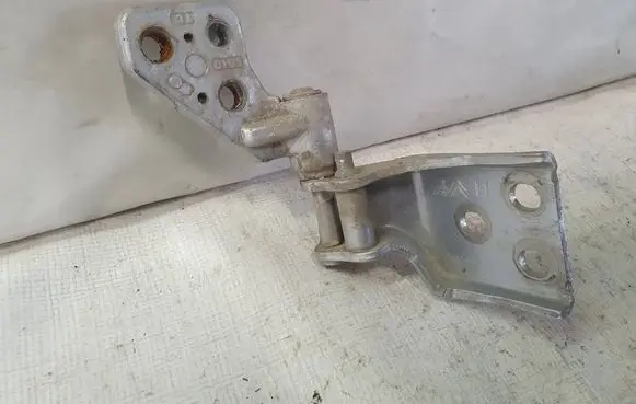 Citroen Berlingo Loading door lower hinge 180G15012
