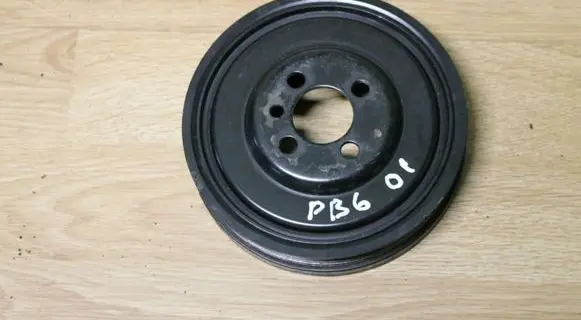 Volkswagen PASSAT B6 Crankshaft pulley 03G105243