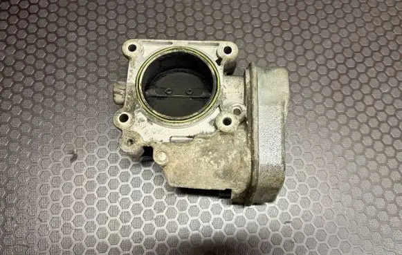 Opel Zafira B Throttle body valve 