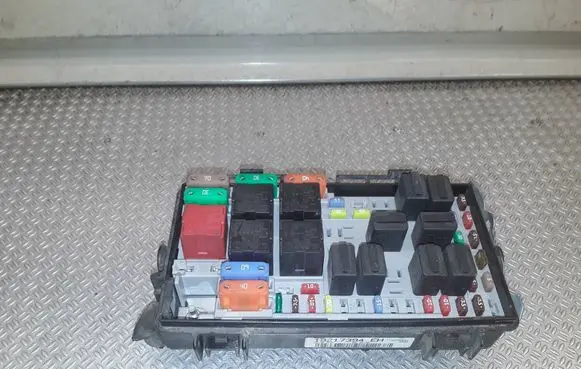 Opel Corsa D Fuse module 13217394