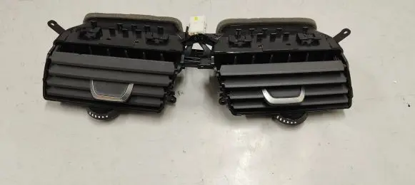 BMW 5 G30 G31 Dash center air vent grill 9329579
