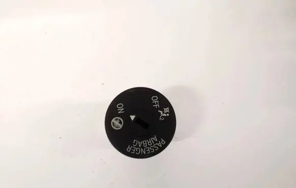 Passenger airbag on/off switch