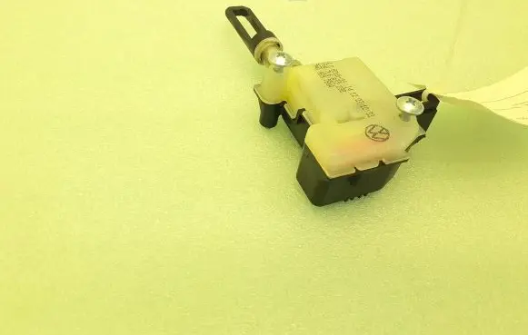 Volkswagen Touareg I Central locking motor 7M0959781A
