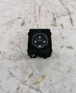 Wing mirror switch