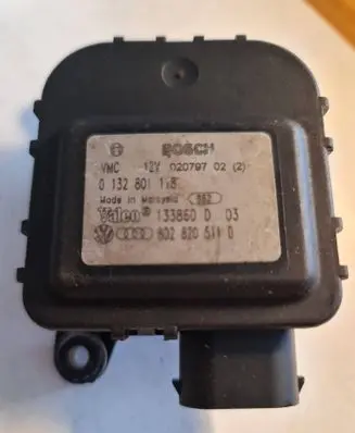 Volkswagen PASSAT B5 Air flap motor/actuator 0132801118 8D2820511D 133860D