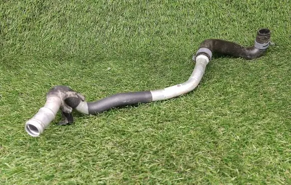 Volkswagen Touareg II Engine coolant pipe/hose 7P0819857E