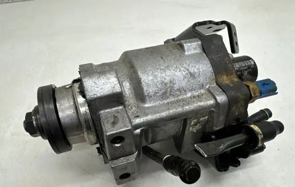 Ford Mondeo Mk III Fuel injection high pressure pump 9303108A