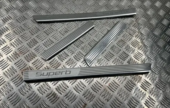 Skoda Superb B6 (3T) sill trim set (inner) 