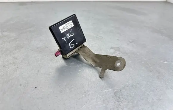 Volkswagen Touareg III Antenna control unit 2GA035534