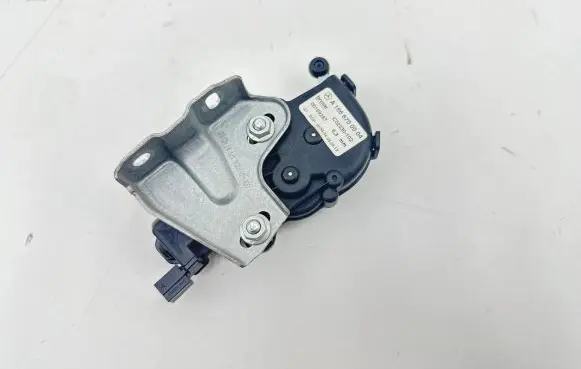 Mercedes-Benz GL X166 Vent window/glass motor A1666700004