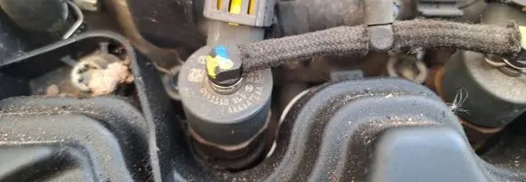 Opel Zafira B Fuel injector 0445110165