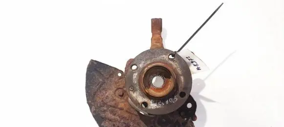 Volkswagen Golf III Front wheel hub