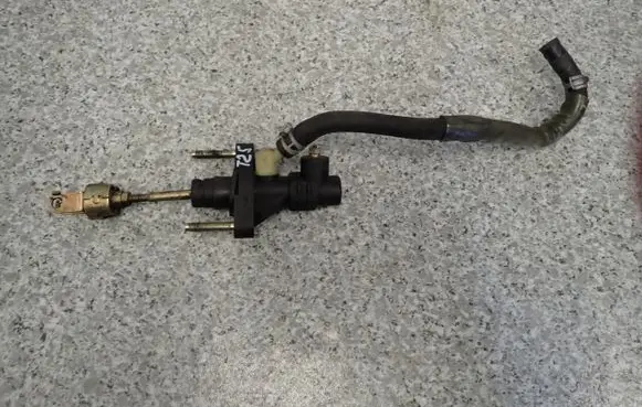 Toyota Avensis T250 Clutch master cylinder 