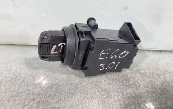 BMW 5 E60 E61 Ignition lock 695472214