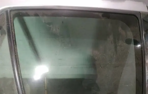 Rear door window glass