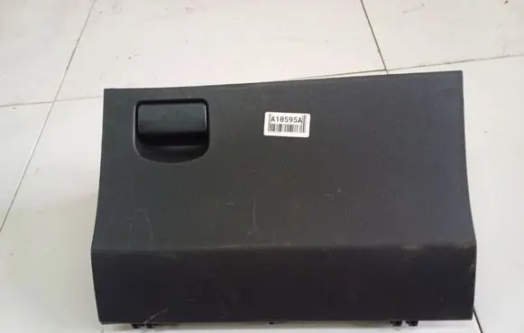 Glove box