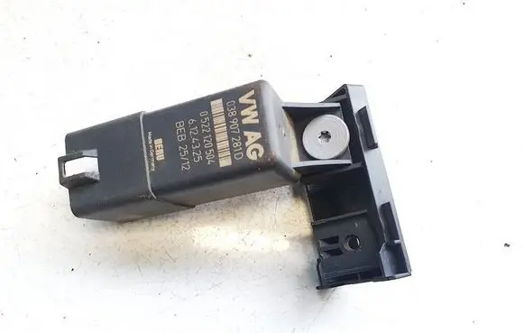 Skoda Octavia Mk2 (1Z) Glow plug pre-heat relay 038907281d 0522120504