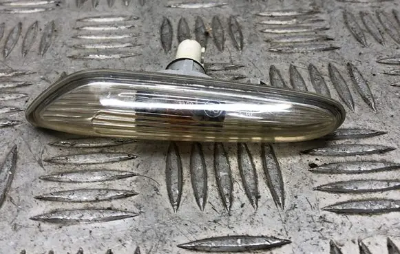 BMW 5 E60 E61 Front fender indicator light 8382104