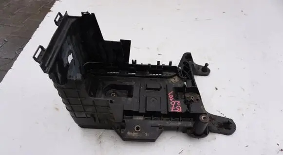Battery box tray