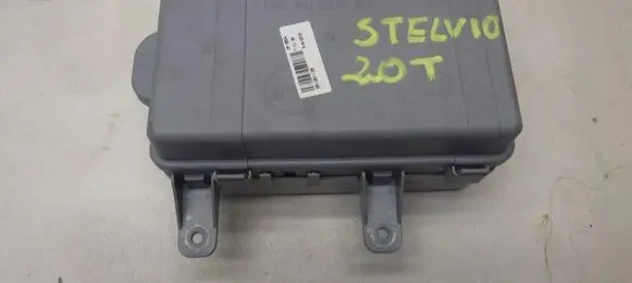 Alfa Romeo Stelvio Fuse box cover