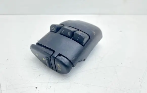 Toyota Avensis T220 Steering wheel buttons/switches 8623020010