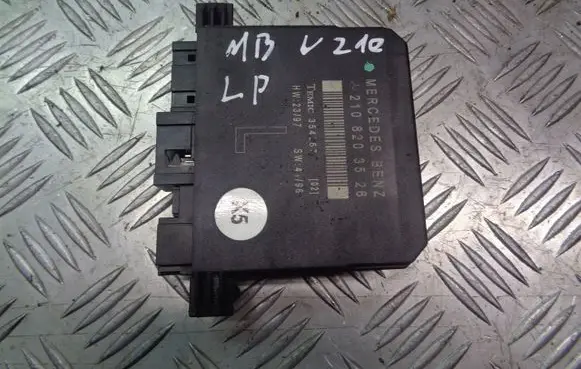 Mercedes-Benz E W210 Voice control module 2108203426