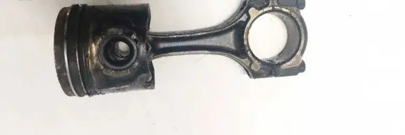 Toyota Avensis T250 Piston with connecting rod 82L73