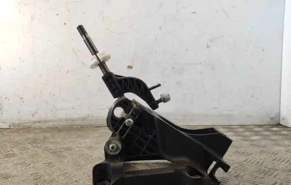 Toyota Auris 150 Gear shifter/selector 112102102