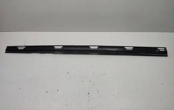 Mercedes-Benz GLE W167 Other sill/pillar trim element A1676988101