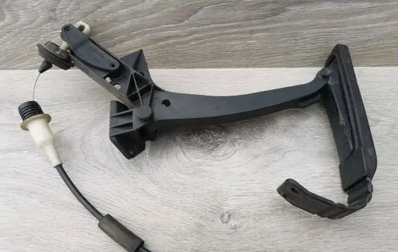 Mercedes-Benz E W210 Accelerator throttle pedal 1293010001