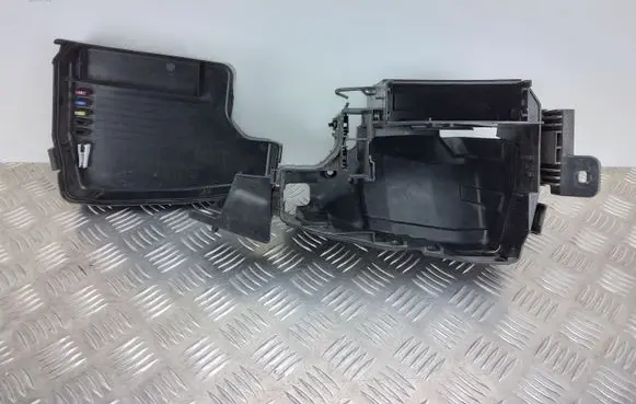 Mazda 6 Fuse box cover KD4766767 7154763430