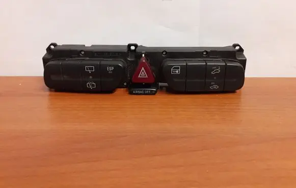 Mercedes-Benz C W203 Hazard light switch 2038219058 3975