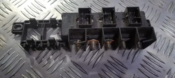 Volkswagen PASSAT B5 Fuse box set 8l0941822a