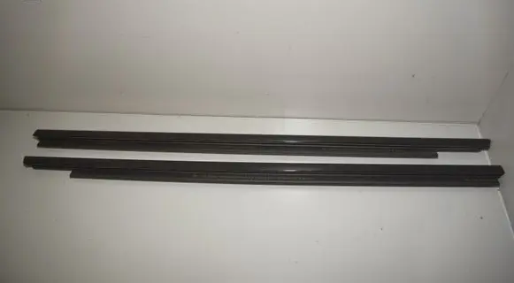 BMW i4 Front door glass trim molding 7482959 51337482959 7482960