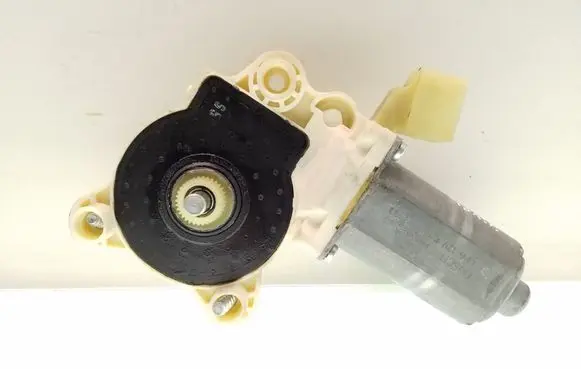 Mercedes-Benz CLS C219 Front door window regulator motor 0130821433