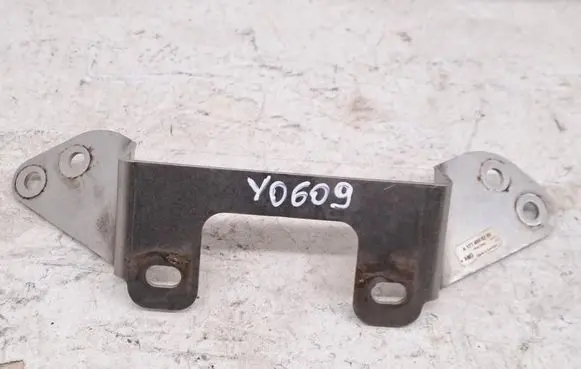 Mercedes-Benz C W205 Muffler mount bracket/holder A1774900200