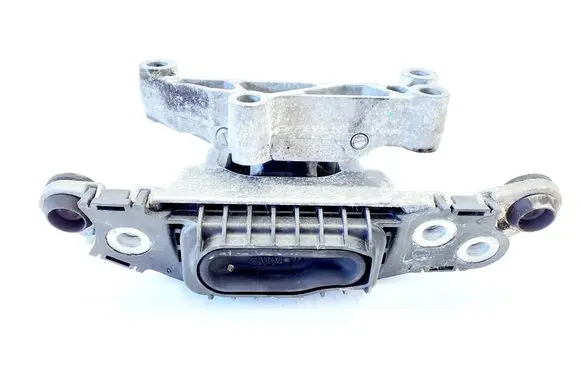 Engine mount bracket