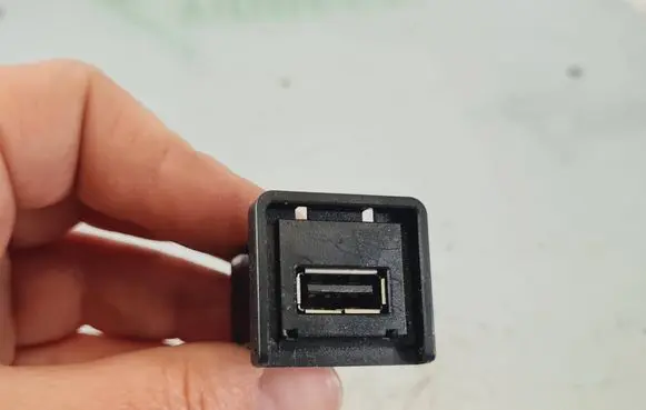 USB socket connector