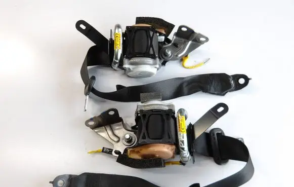Suzuki Vitara (LY) Rear seatbelt 
