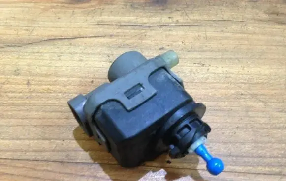 Headlight level adjustment motor