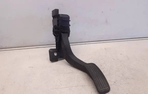 Mazda 6 Accelerator throttle pedal 1988003440 04H2A1819B6