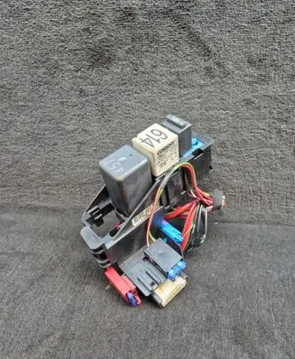 Audi A4 S4 B7 8E 8H Relay mounting block 8E1937503B 038907281B 8E0951253