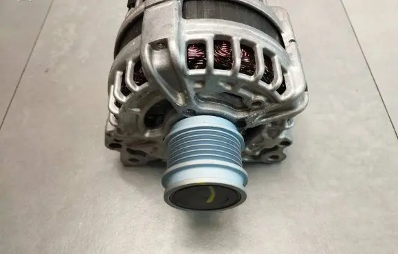 Volkswagen Tiguan Generator/alternator 05L903026N