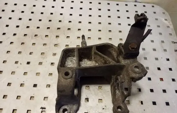 Renault Espace III Gearbox mounting bracket