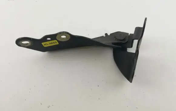 Engine bonnet/hood hinges